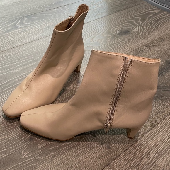 Intentionally Blank Thin Block Heel Booties in Cloud Color Size 7 - Picture 8 of 9